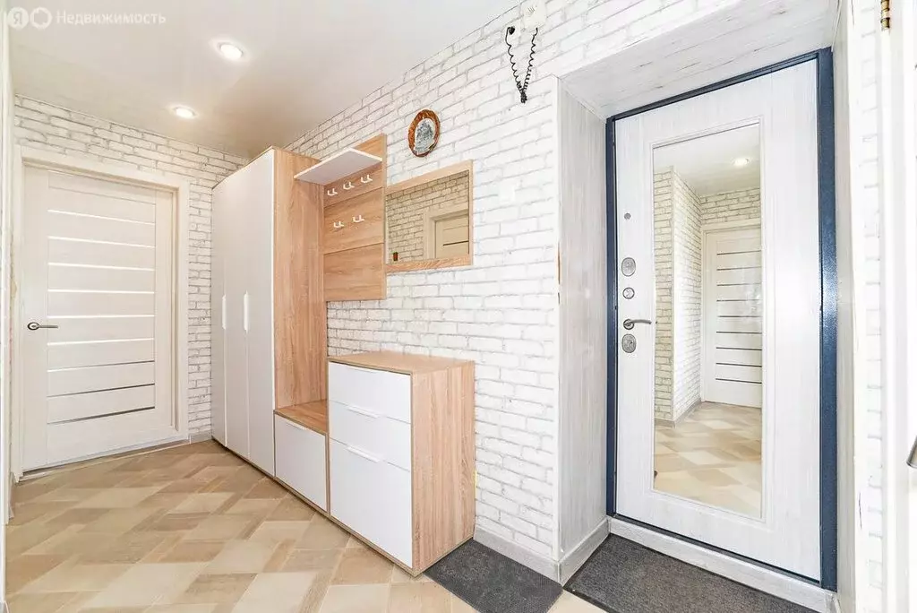 3-комнатная квартира: Екатеринбург, Соликамская улица, 3 (58.9 м) - Фото 1