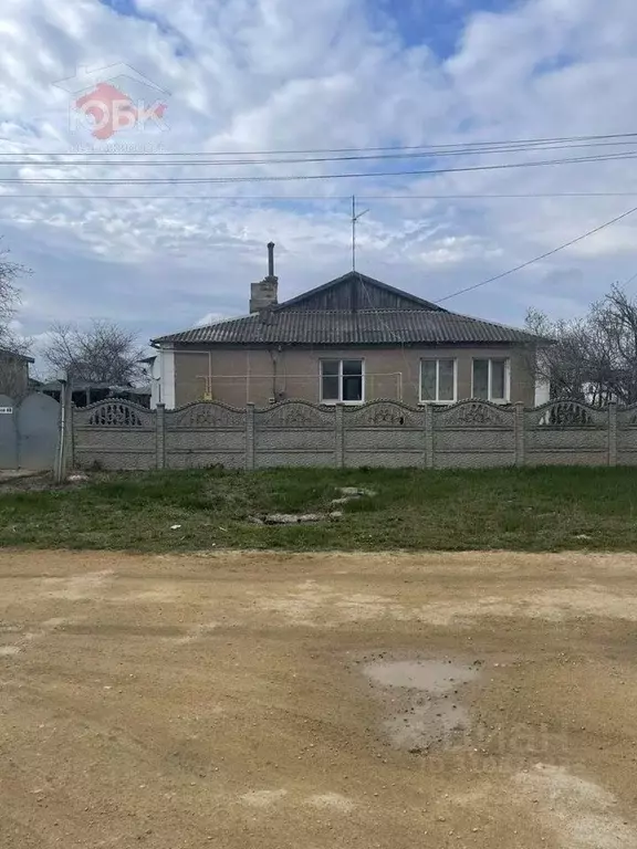 Дом в Крым, Сакский район, с. Сизовка ул. Трудовая (110 м) - Фото 0