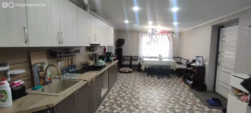 Дом в село Ейское Укрепление, улица Гайдукова (138 м) - Фото 1