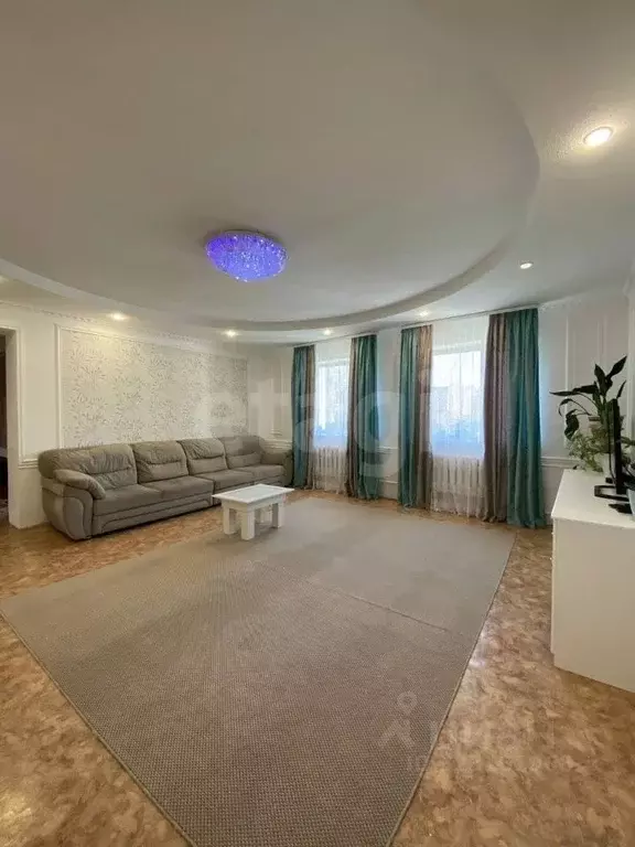 Дом в Тюменская область, Тобольск пер. Лесной, 22 (210 м) - Фото 1