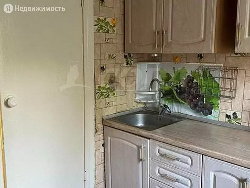 3-комнатная квартира: Тюмень, улица Щорса, 11 (57.2 м) - Фото 1