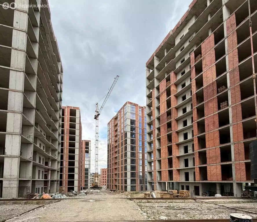 3-комнатная квартира: Нальчик, улица Атажукина, 147А (98 м) - Фото 1