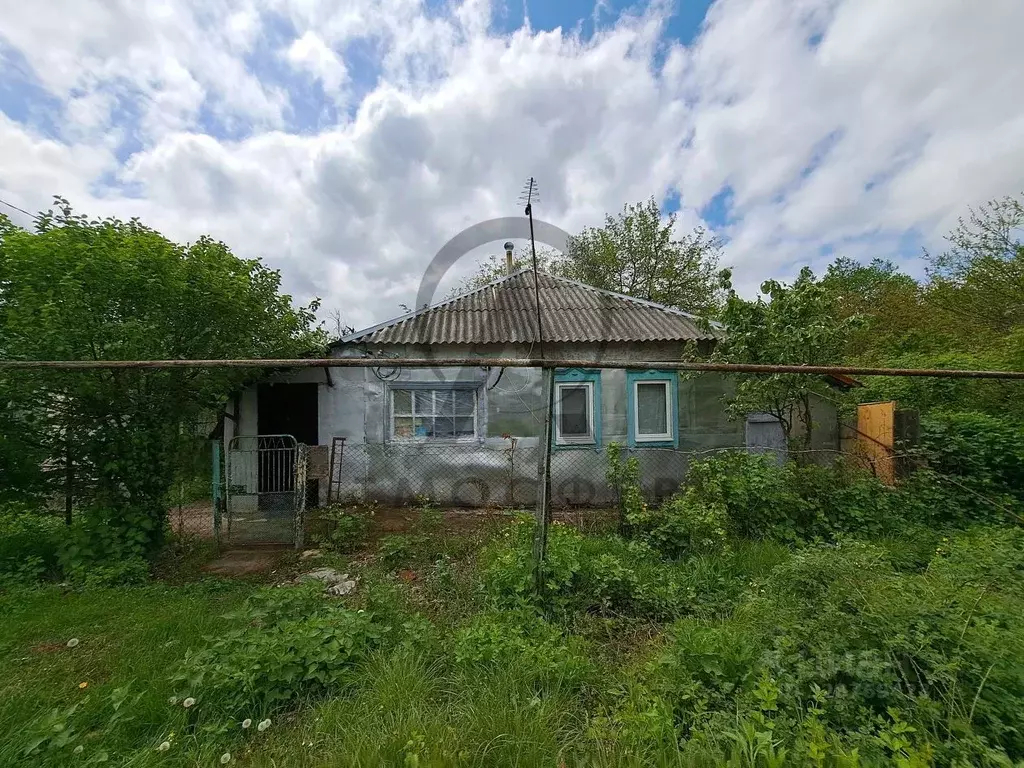 Дом в Краснодарский край, Апшеронский район, Нефтегорск пгт Школьная ... - Фото 1