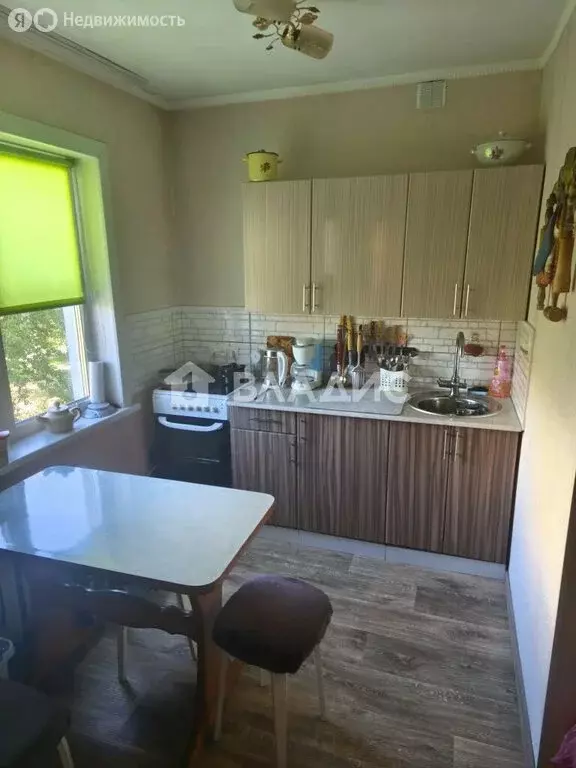 3-комнатная квартира: Бийск, улица Петра Мерлина, 16 (50 м) - Фото 1