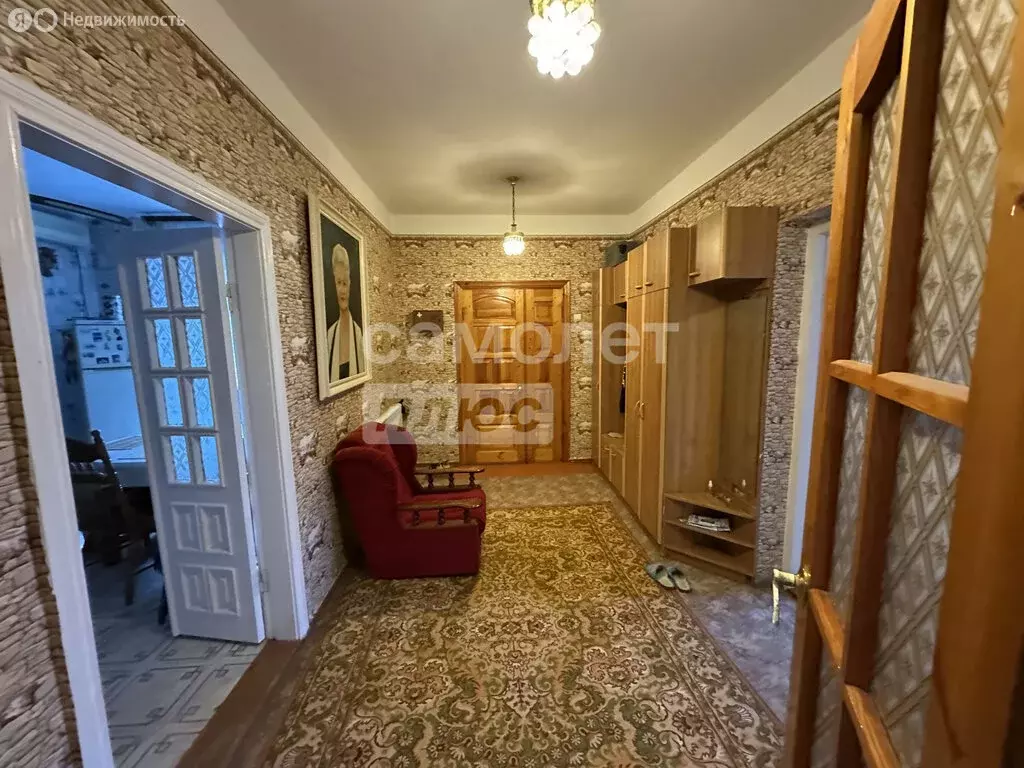 Дом в Михайловск, улица Ишкова (190 м) - Фото 0