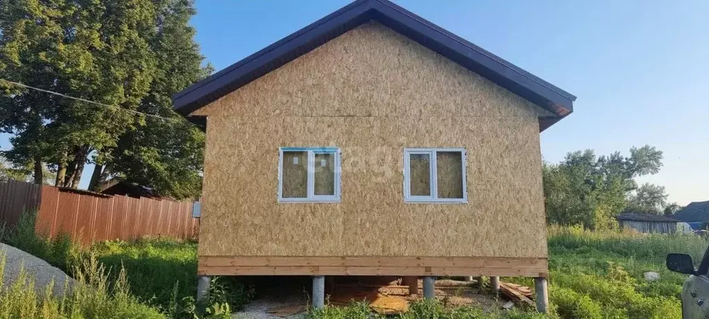 Дом в Калужская область, Перемышльский муниципальный округ, Ахлебинино ... - Фото 1