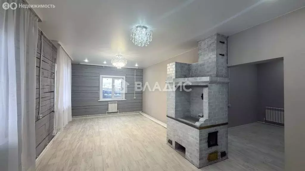 Дом в село Нижний Саянтуй, Нижняя улица (215 м) - Фото 1