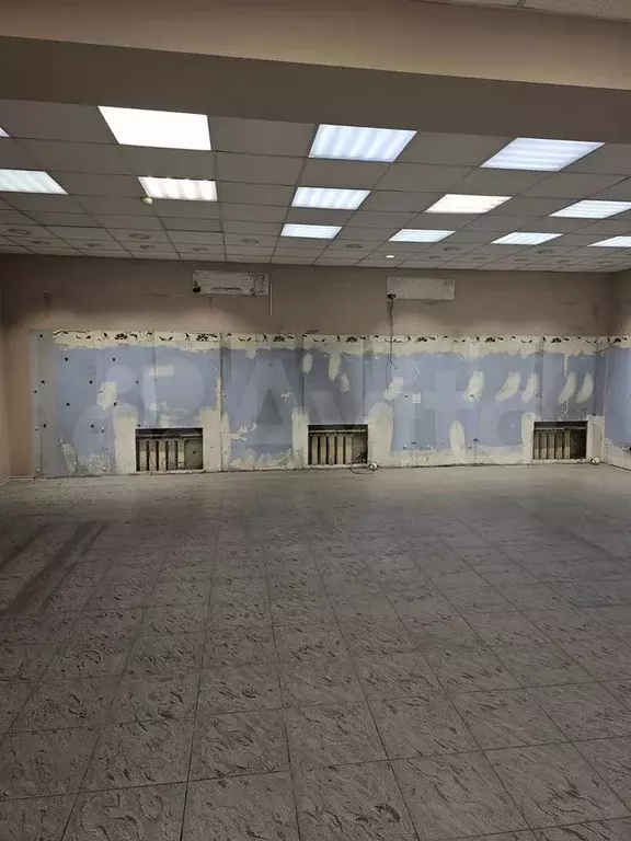 Торговое на пр-кте К. Маркса, 100 м2, 1 этаж, 2 входа, 1 линия - Фото 0