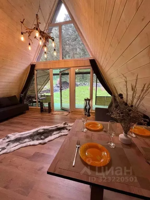 Дом в Алтай, Чемальский район, пос. Усть-Сема ул. Центральная, 2А (57 ... - Фото 1