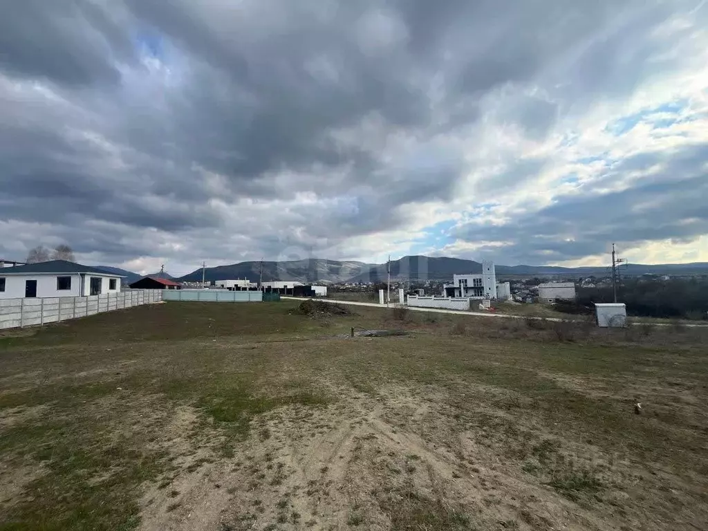 Дом в Крым, Симферопольский район, Добровское с/пос, с. Заречное ул. ... - Фото 2