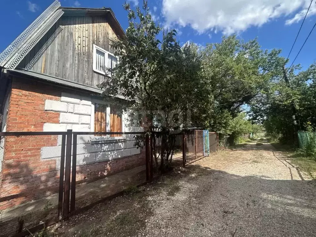 Дом в Саратовская область, Энгельсский район, Красноярское ... - Фото 1