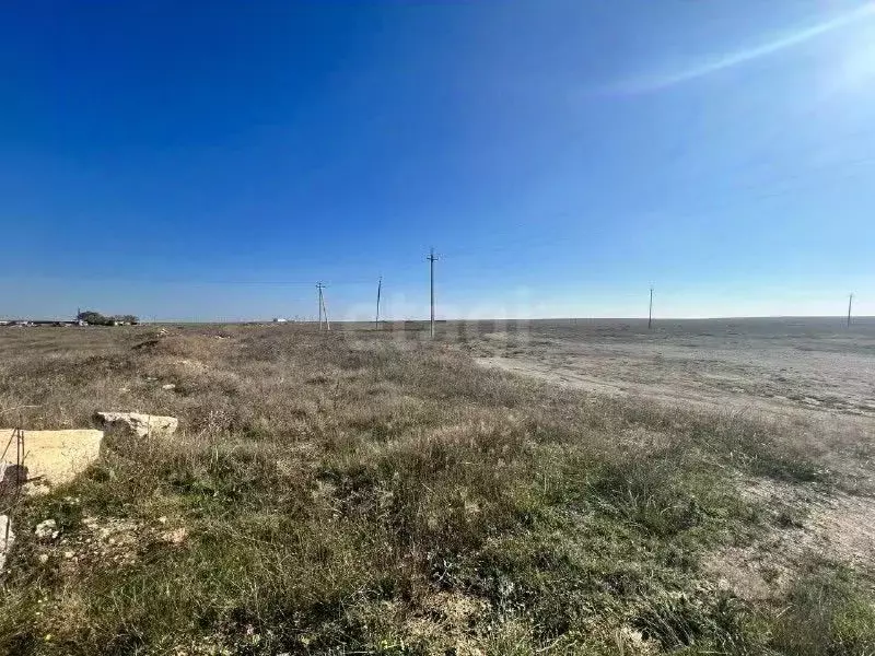 Участок в Крым, Черноморский район, Оленевское с/пос, с. Оленевка ул. ... - Фото 1