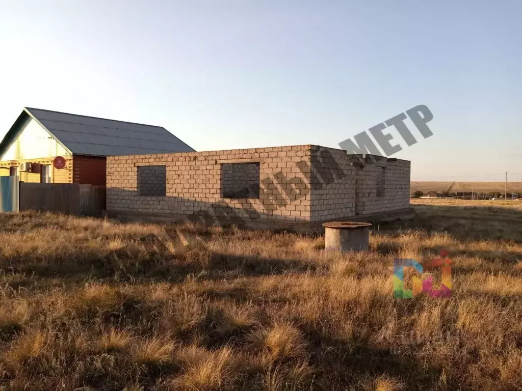 Участок в Калмыкия, Целинный район, с. Троицкое ул. Аюки-хана, 9 ... - Фото 0