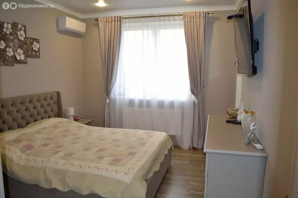 3-комнатная квартира: Краснодар, улица Евгении Жигуленко, 13с1 (95 м) - Фото 0
