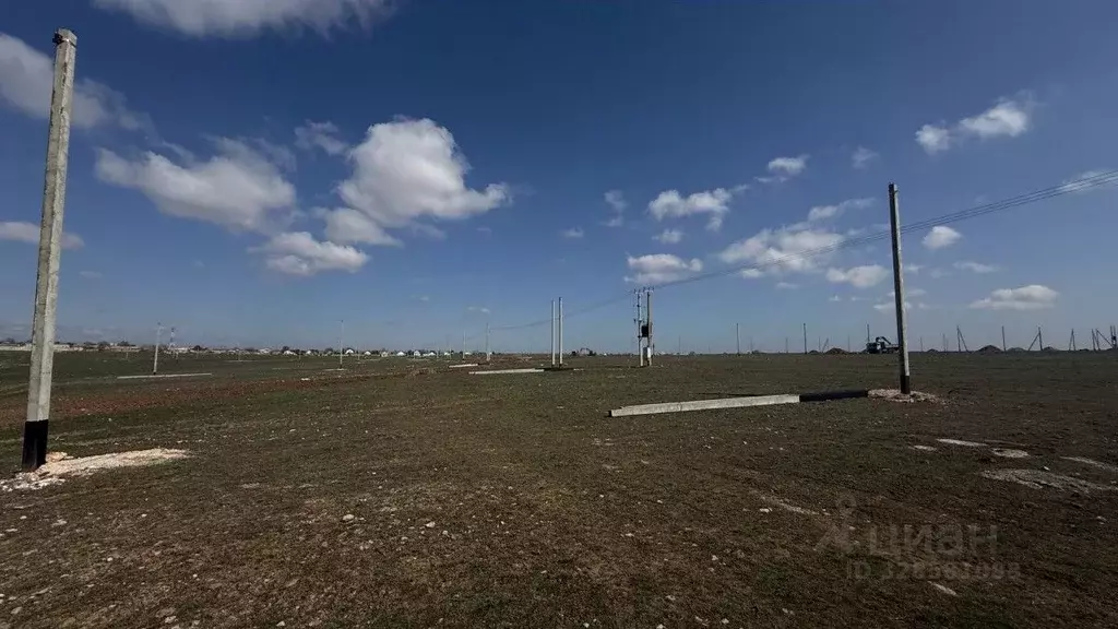 Участок в Крым, Сакский район, Штормовское с/пос, с. Приветное ул. ... - Фото 1