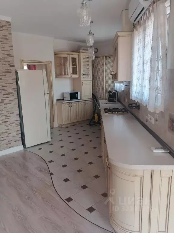 3-к кв. Краснодарский край, Сочи Центральный мкр, ул. Роз, 119 (80.0 ... - Фото 1