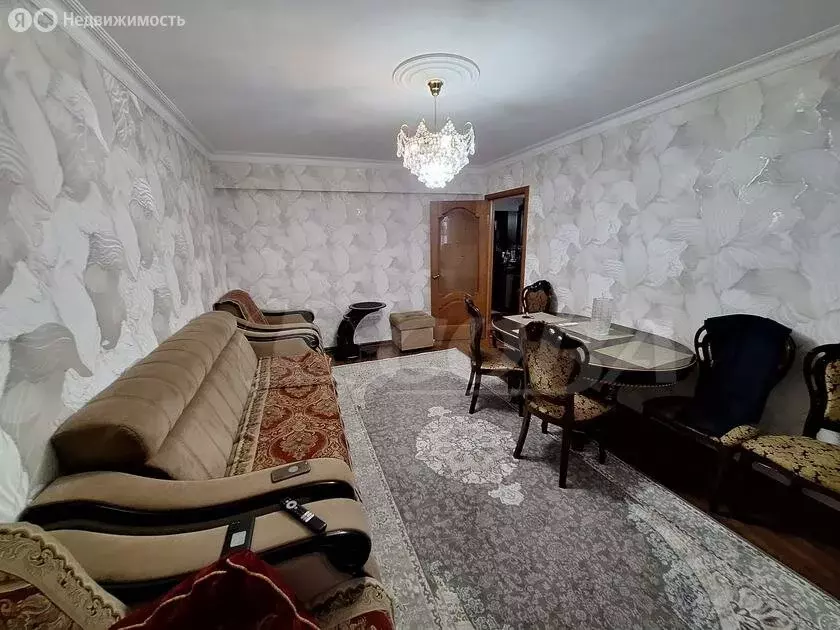 3-комнатная квартира: Махачкала, улица Юсупа Акаева, 1 (70 м) - Фото 1