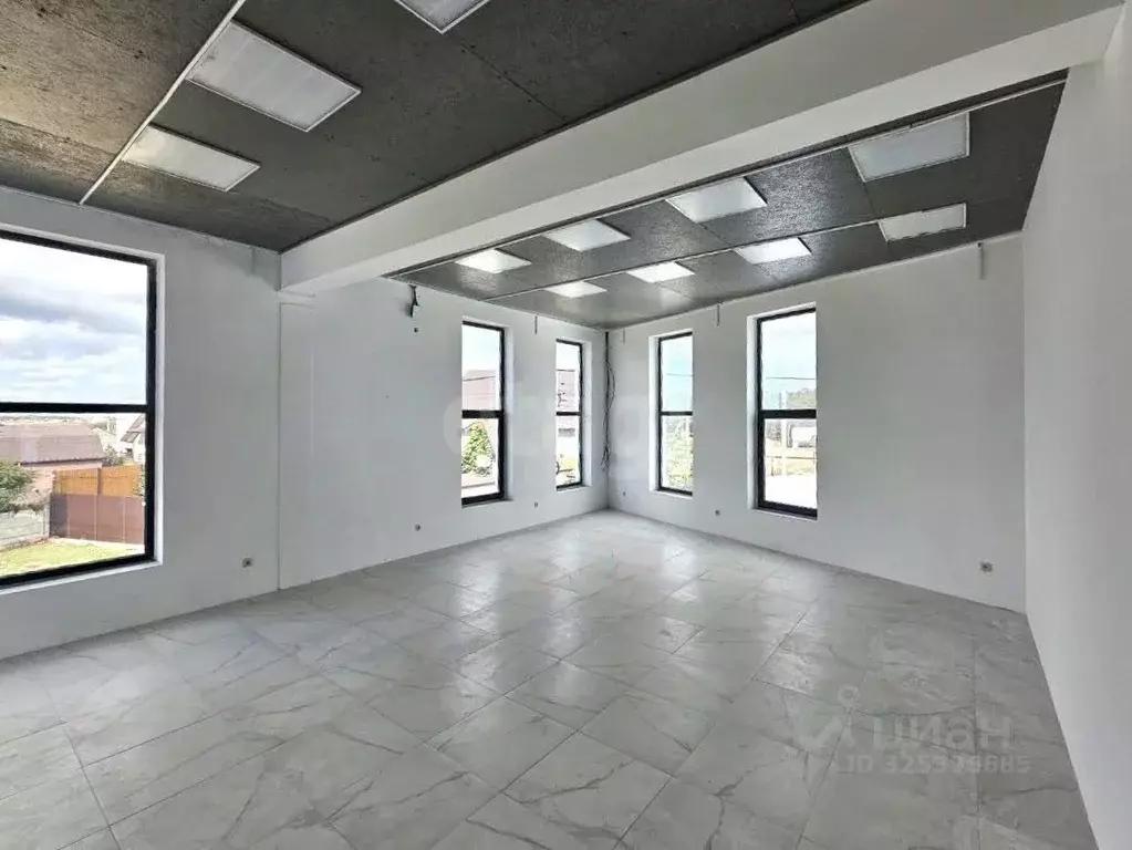 Торговая площадь в Севастополь ш. Монастырское, 68А/1 (60 м) - Фото 2