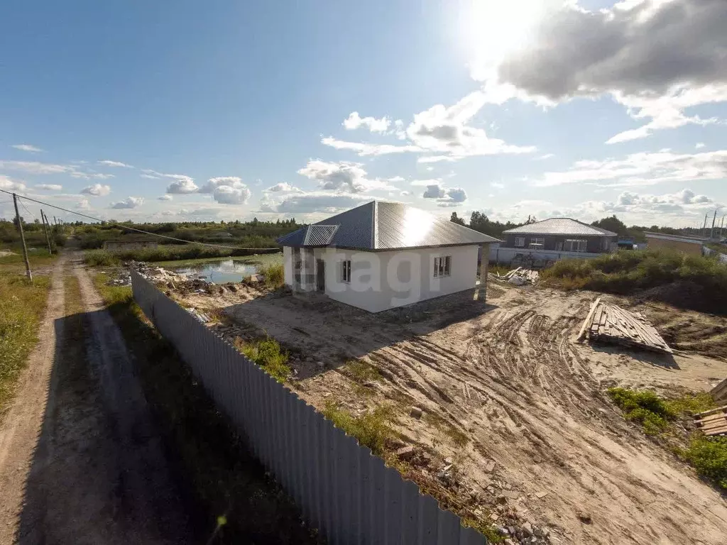 Дом в Тюменская область, Тюмень Факел СНТ, 8-я линия (100 м) - Фото 1