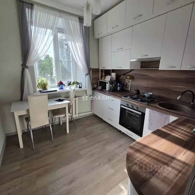 2-к кв. Башкортостан, Октябрьский Комсомольская ул., 7 (58.7 м) - Фото 1
