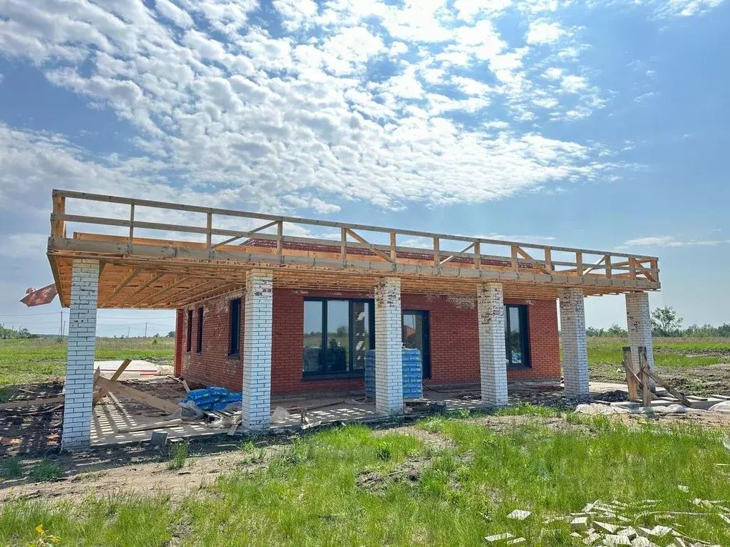 Дом в Омская область, Омский район, Комсомольское с/пос, д. ... - Фото 0