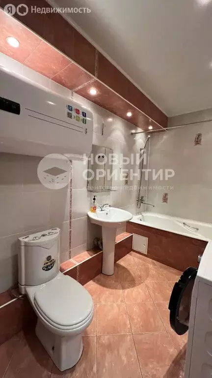 2-комнатная квартира: Екатеринбург, Ясная улица, 35 (79.9 м) - Фото 1