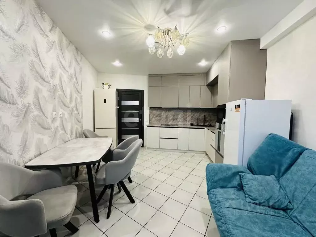 2-к кв. Тюменская область, Тюмень ул. Федюнинского, 7к1 (112.0 м) - Фото 1