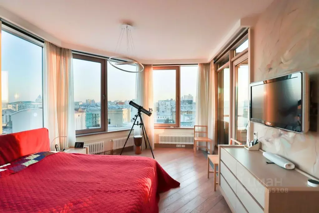 4-к кв. Москва Страстной бул., 10к1 (215.0 м) - Фото 0