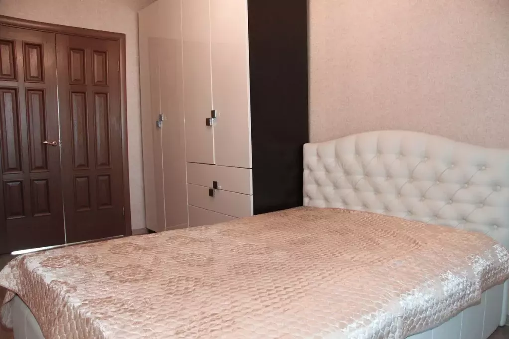3-к кв. Санкт-Петербург ул. Десантников, 20к1 (73.0 м) - Фото 0