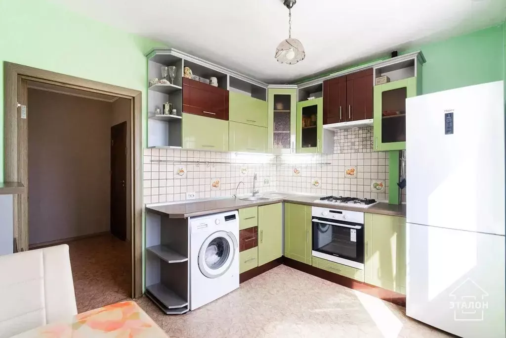 2-к кв. Омская область, Омск ул. Завертяева, 20к1 (55.8 м) - Фото 0