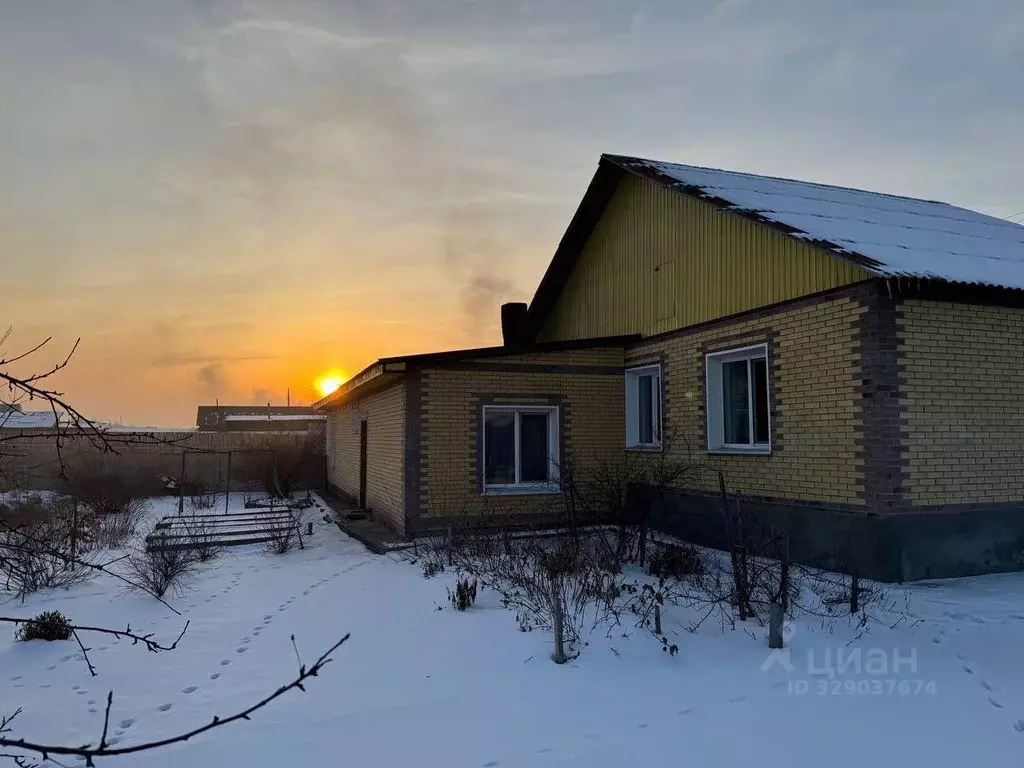 Дом в Хакасия, Алтайский район, с. Белый Яр ул. Индустриальная, 80 ... - Фото 1