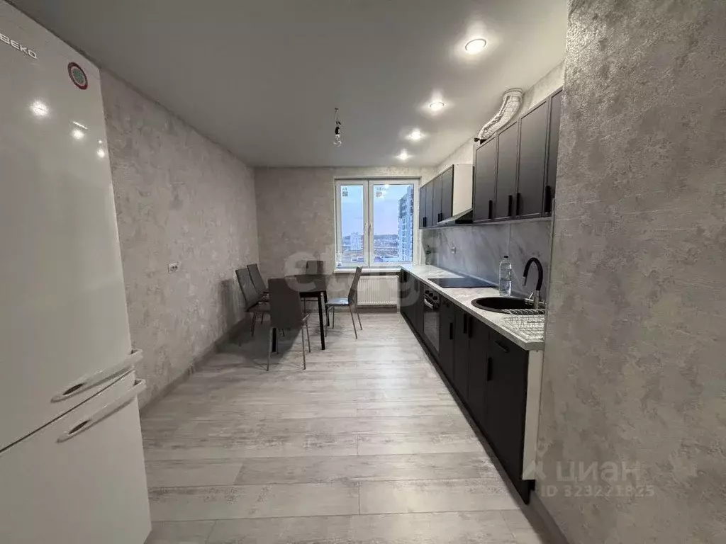 3-к кв. Тюменская область, Тюмень Интернациональная ул., 197Г (70.0 м) - Фото 1