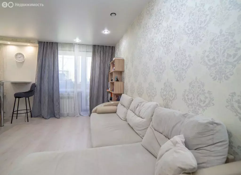 3-комнатная квартира: Екатеринбург, улица Луначарского, 33 (57.9 м) - Фото 1