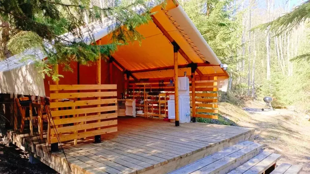 Дом в Карелия, Лахденпохский муниципальный округ, пос. Ихала ул. ... - Фото 0