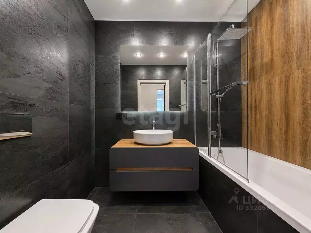 2-к кв. Тюменская область, Тюмень ул. Василия Малкова, 10 (56.9 м) - Фото 1