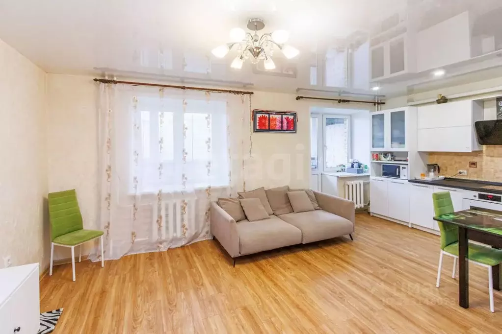 2-к кв. Тюменская область, Тюмень ул. Самарцева, 30 (64.1 м) - Фото 1