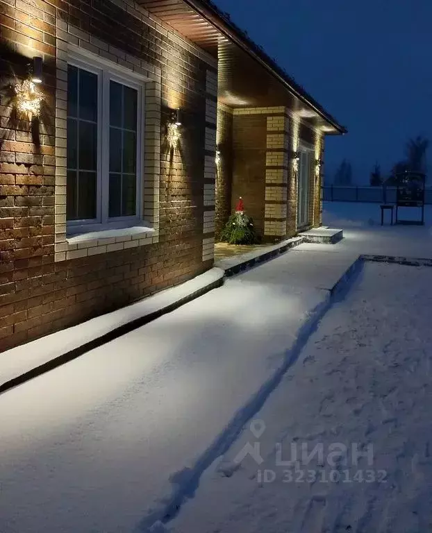 Дом в Новгородская область, Новгородский район, Ракомское с/пос, д. ... - Фото 1