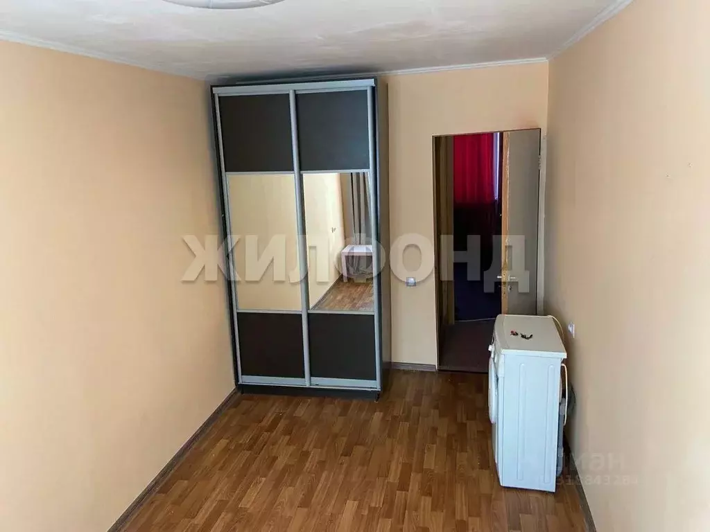 Комната Новосибирская область, Новосибирск ул. Толбухина, 37 (12.2 м) - Фото 0