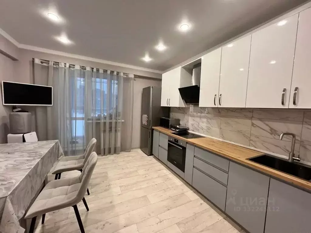 2-к кв. Белгородская область, Старый Оскол Центральный мкр, 1 (68.0 м) - Фото 1
