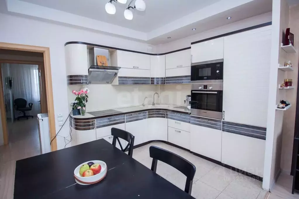 2-к кв. Сахалинская область, Южно-Сахалинск ул. Есенина, 4к5 (67.3 м) - Фото 2