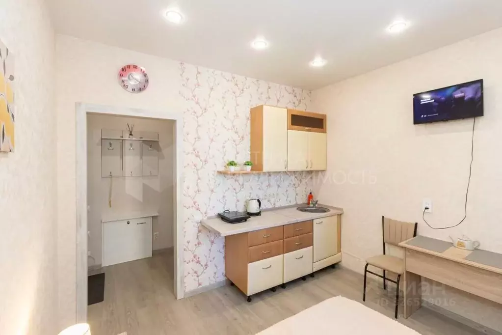 Студия Тюменская область, Тюмень ул. 2-я Луговая, 24к2 (18.0 м) - Фото 1