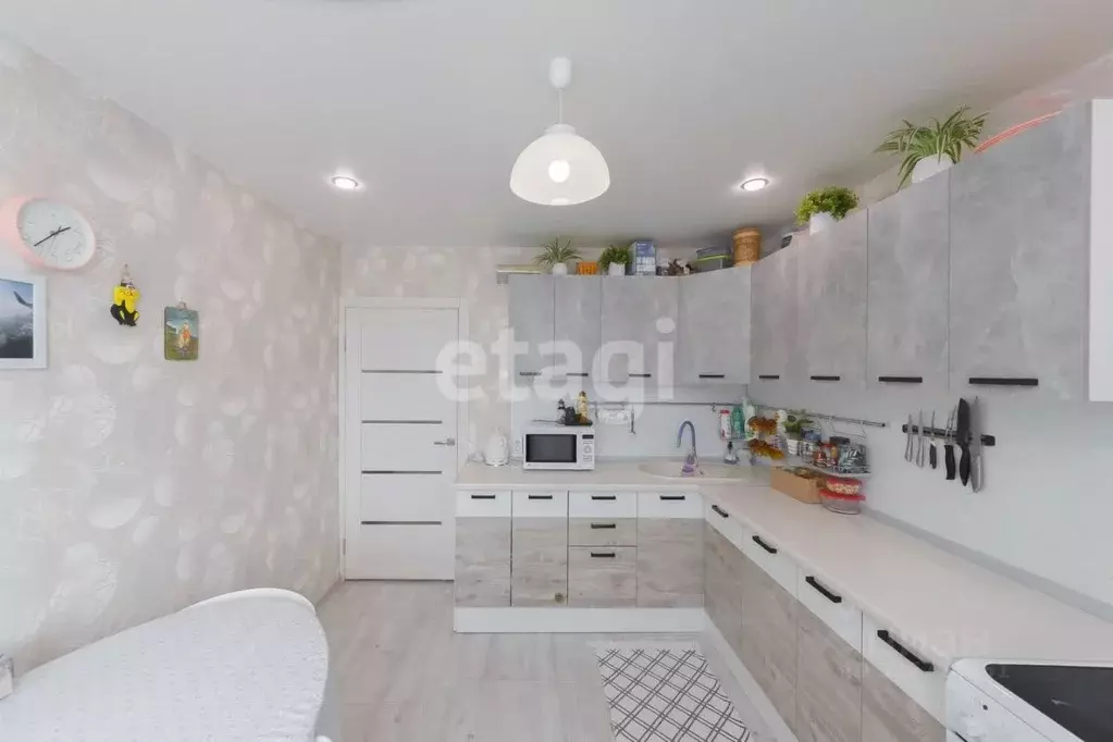 2-к кв. Тюменская область, Тюмень ул. 30 лет Победы, 115А (48.2 м) - Фото 1