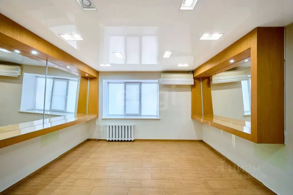 Помещение свободного назначения в Псковская область, Псков ул. Розы ... - Фото 1