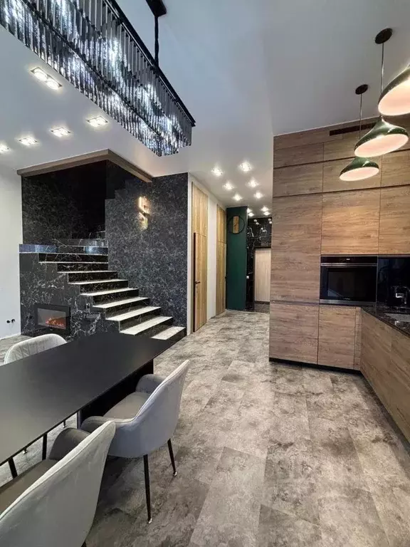 Таунхаус в Свердловская область, Екатеринбург ул. Абрикосовая, 42 (114 ... - Фото 1