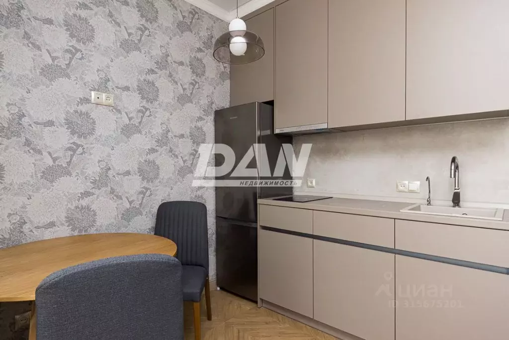 Студия Челябинская область, Челябинск ул. Елькина, 91 (24.0 м) - Фото 1