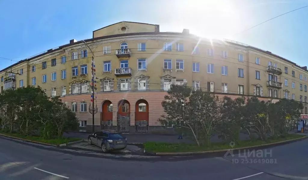 Помещение свободного назначения в Мурманская область, Мурманск просп. ... - Фото 1