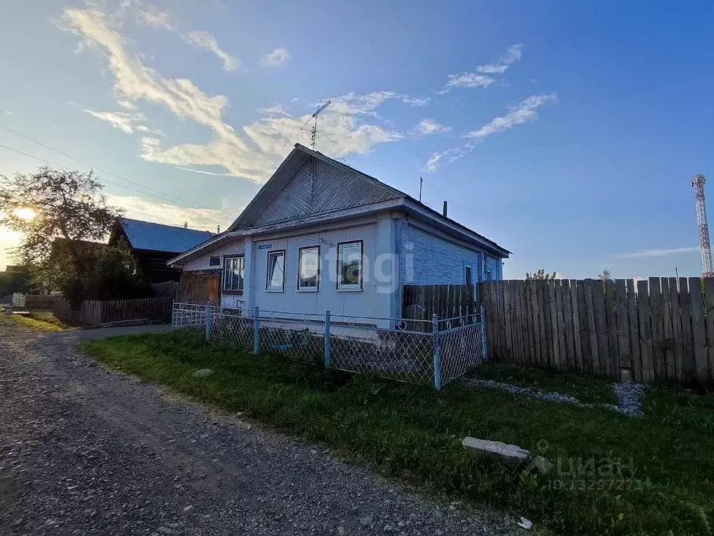 Дом в Свердловская область, Кушва ул. Белинского (60 м) - Фото 1