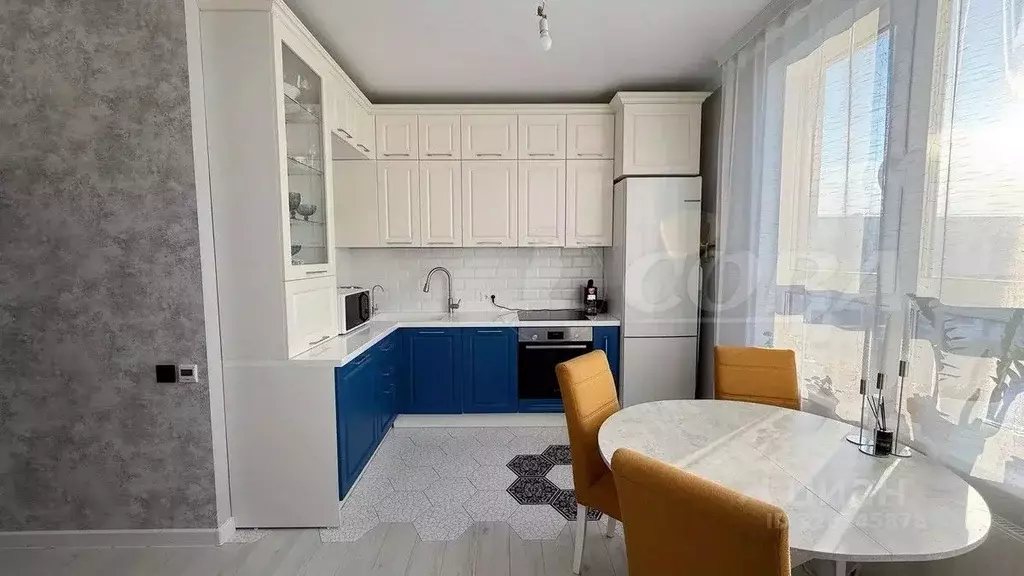 2-к кв. Тюменская область, Тюмень ул. Стройотрядовская, 12 (60.0 м) - Фото 1