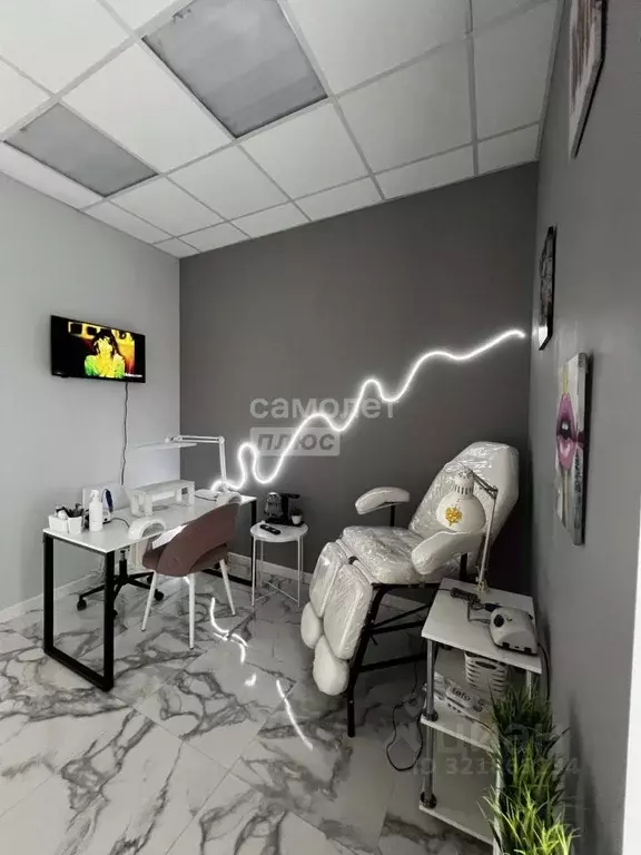 Помещение свободного назначения в Челябинская область, Челябинск наб. ... - Фото 1