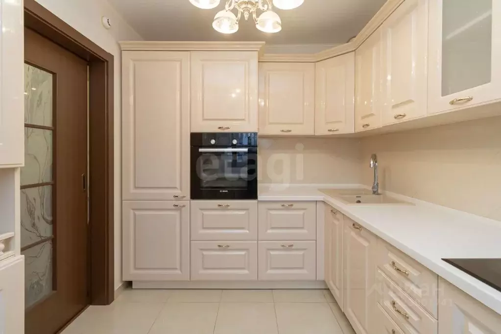 3-к кв. Тюменская область, Тюмень ул. 50 лет ВЛКСМ, 81 (51.7 м) - Фото 1